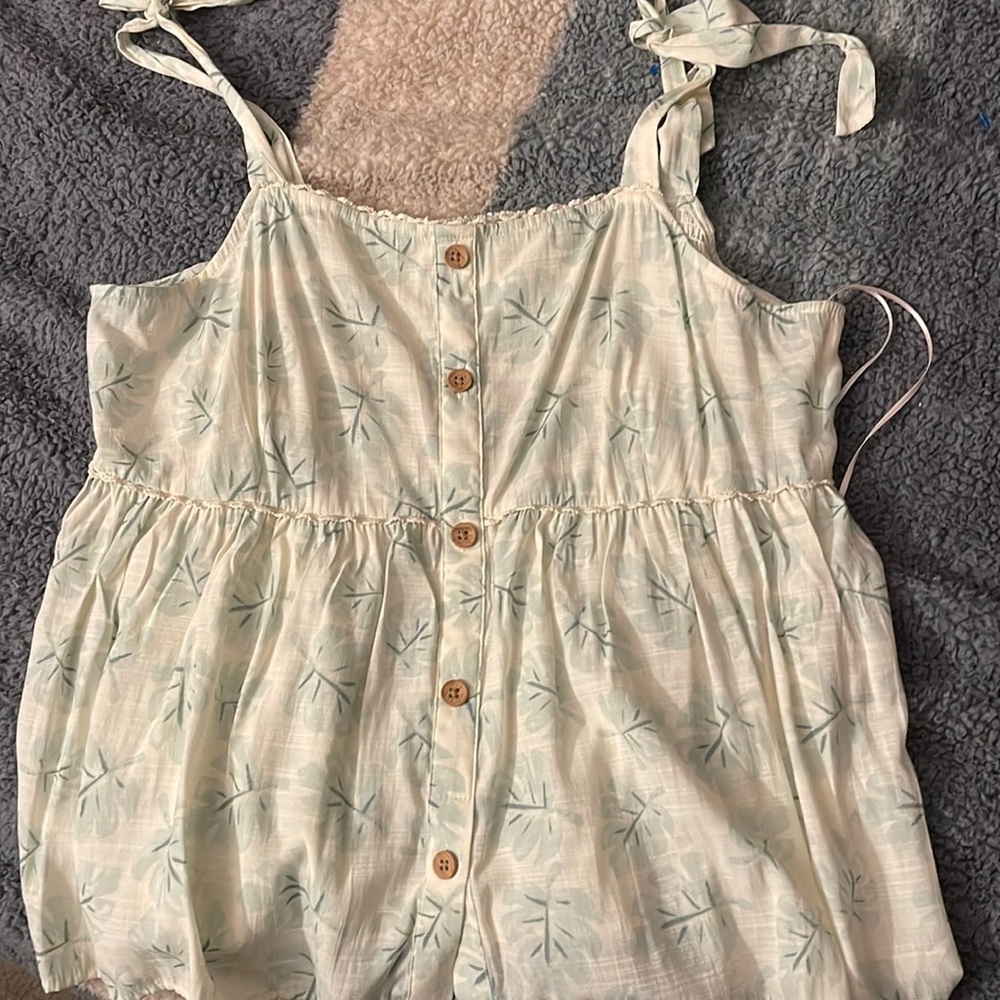 Leafs pattern summer top XL